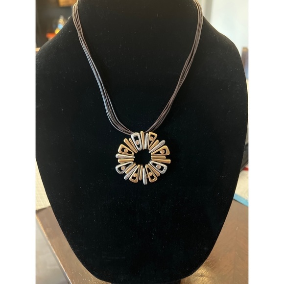 CHICO’S Pendant Necklace - Picture 4 of 4